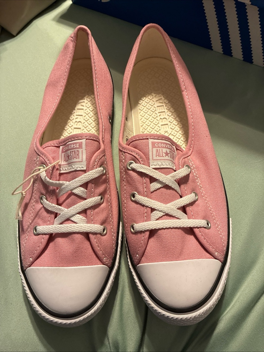 Converse ladies slip on sneaker size 10 - Picture 2 of 8